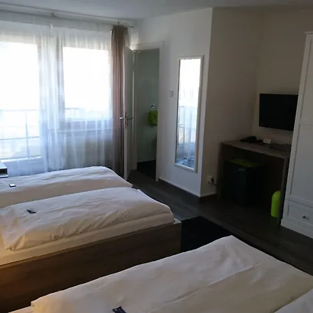 Deutschherrenhof 3*