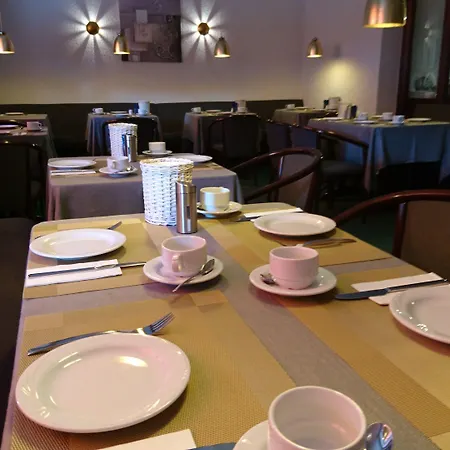 Deutschherrenhof Szálloda 3*